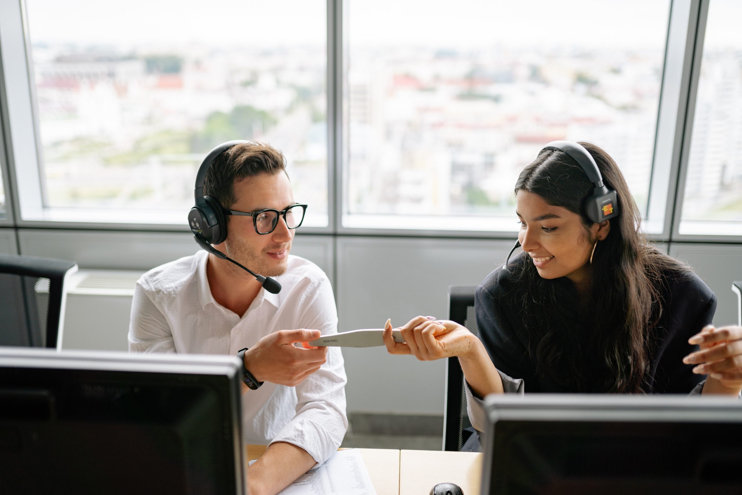 Téléconseillers dans un centre relation client Phone Régie